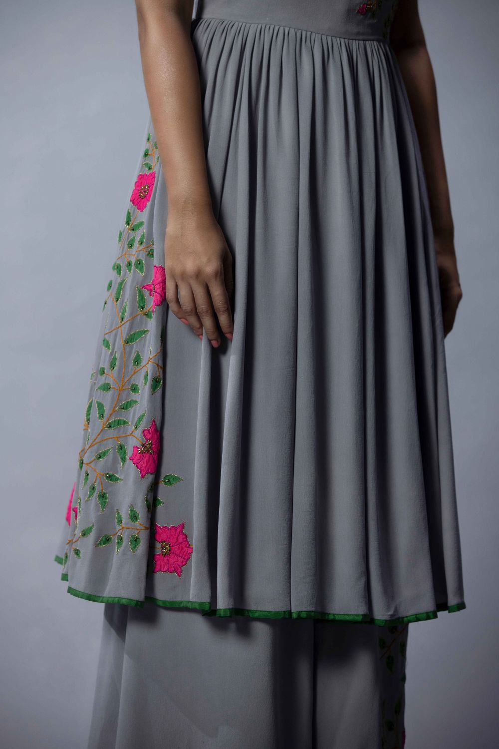 Embroidered Sleeveless Tunic Set